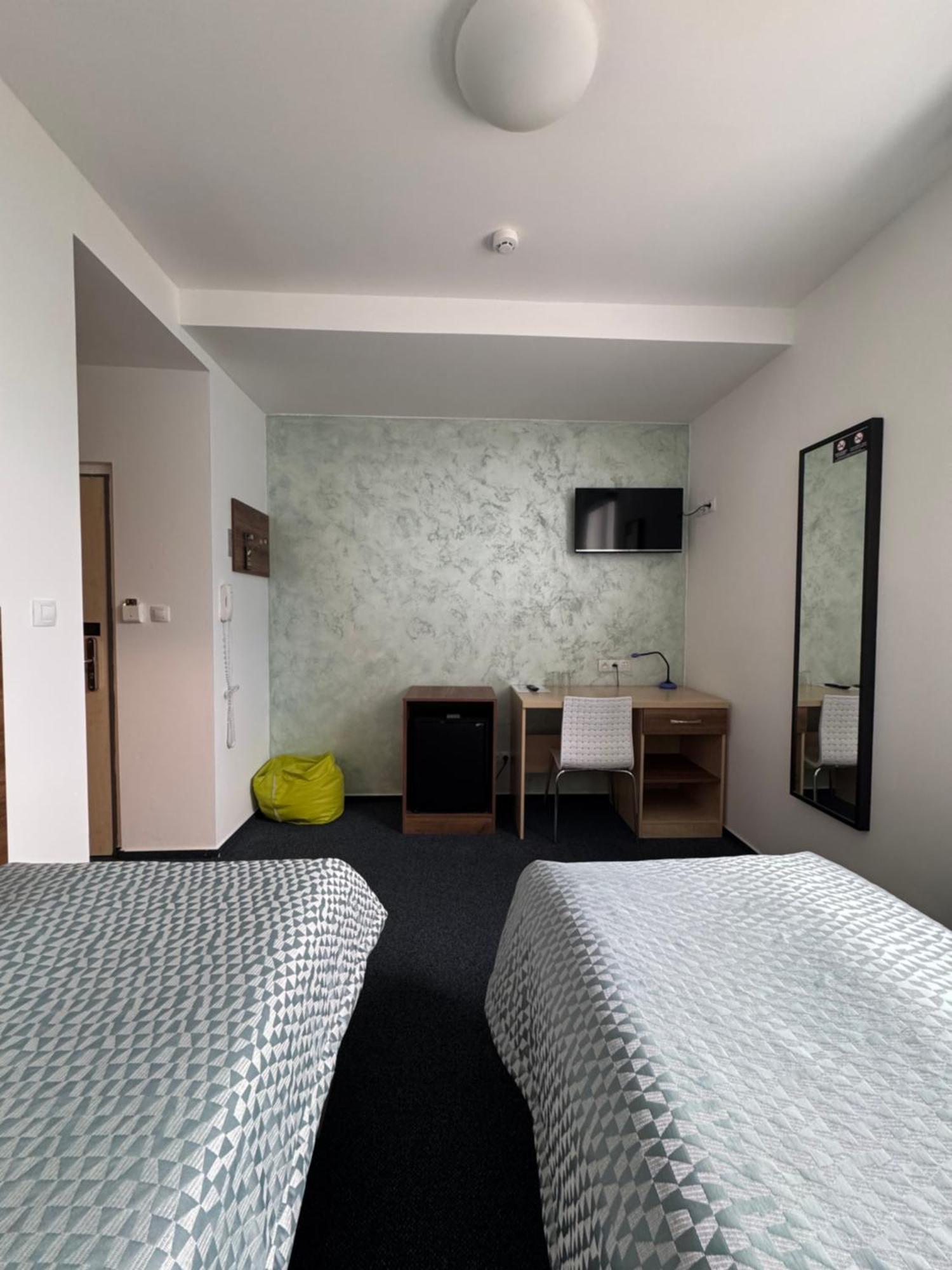 Sport Hotel Sletiste Kladno Extérieur photo
