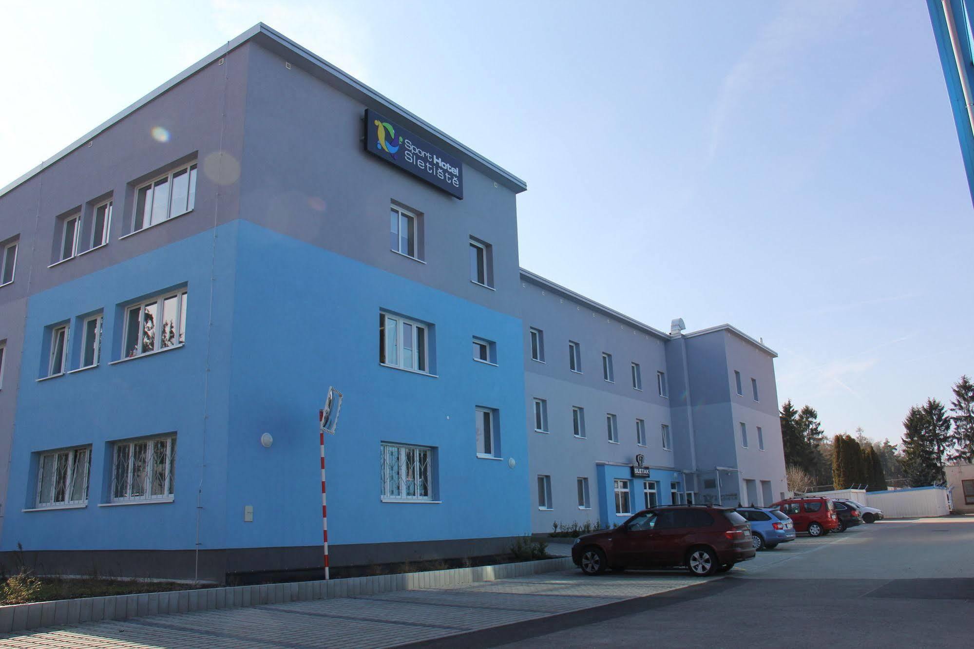 Sport Hotel Sletiste Kladno Extérieur photo