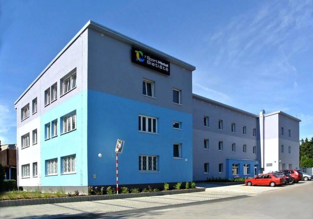 Sport Hotel Sletiste Kladno Extérieur photo