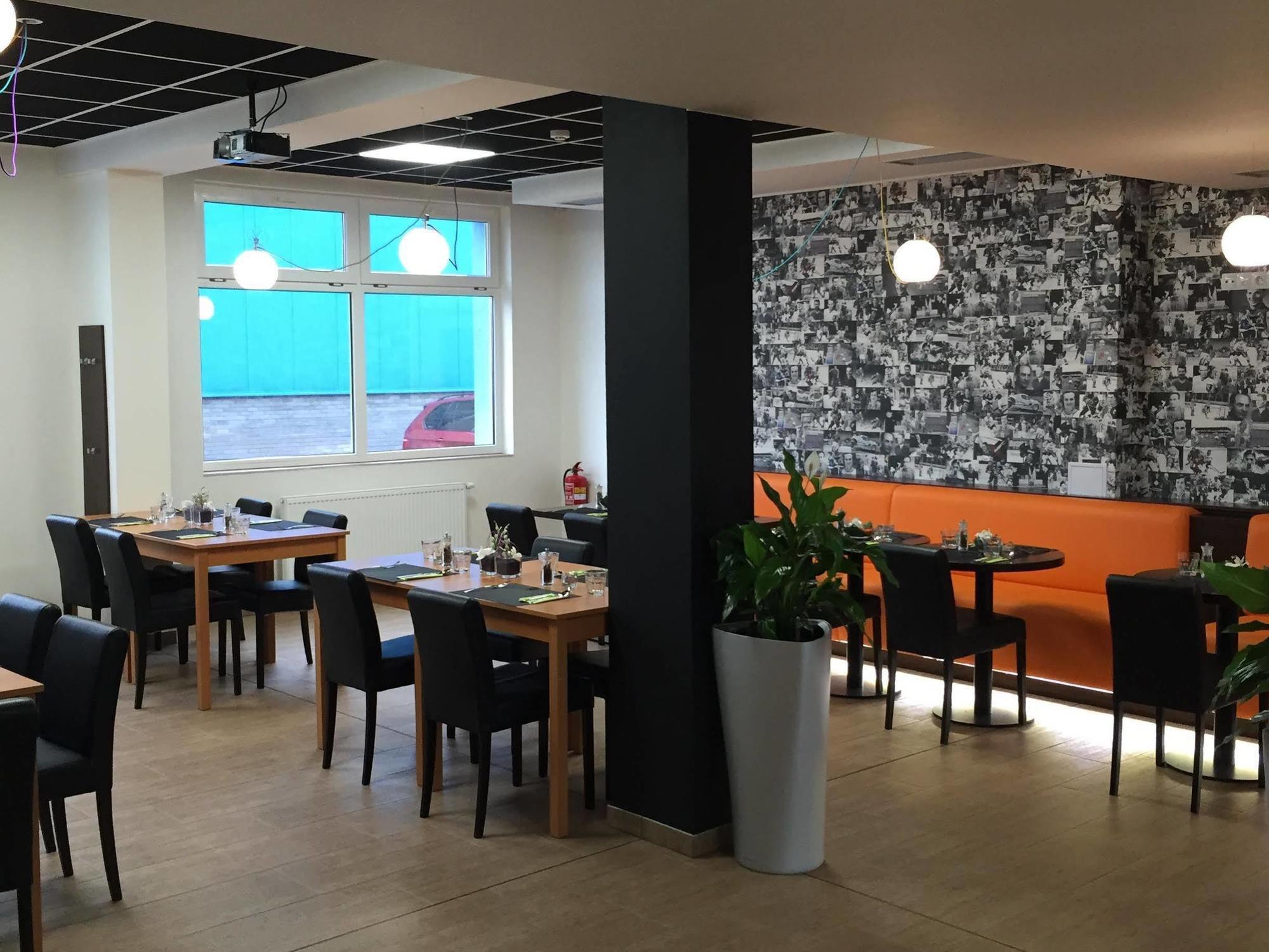 Sport Hotel Sletiste Kladno Extérieur photo